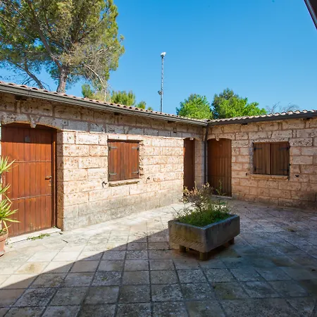 Masseria Casina Dei Cari Hotel 4*