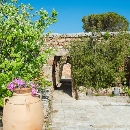 Masseria Casina Dei Cari Hotel 4*